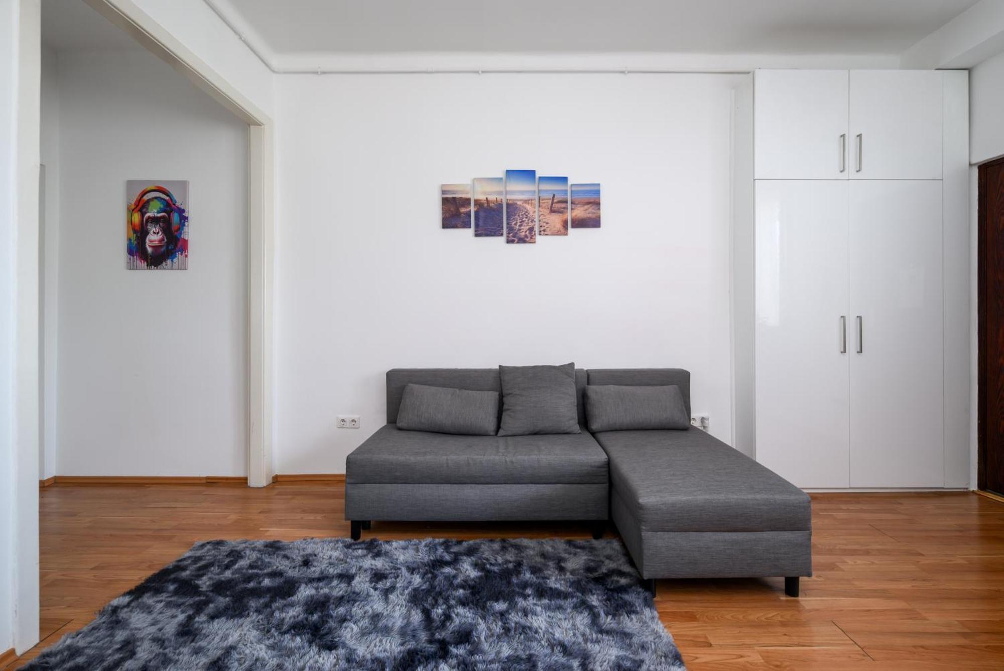 Fovam In Hear Of The Apartament *